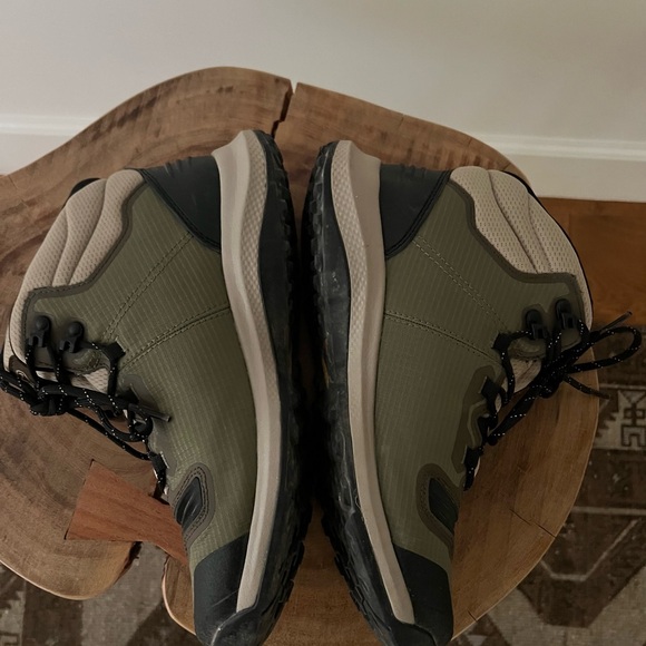 KEEN women’s  Olive Hiking Boots - Picture 8 of 9